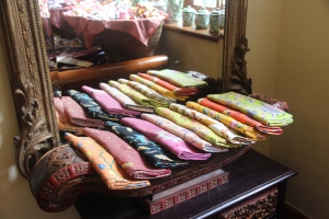Batik yang dijual di toko KoenoKoeni